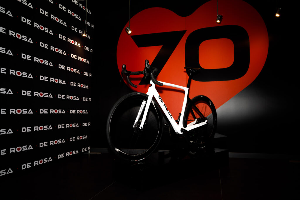 De Rosa 70 in Headquarter a Cusano Milanino